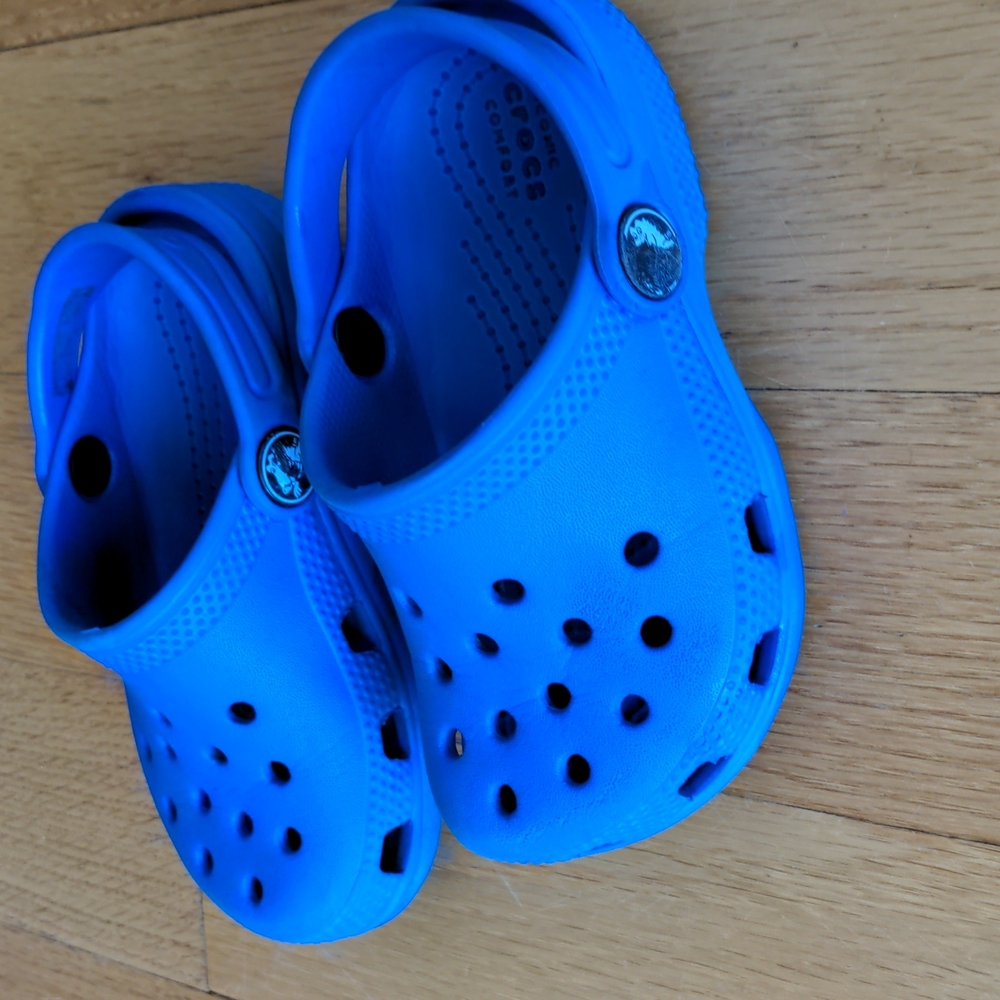 Crocs toddler sandals size 8